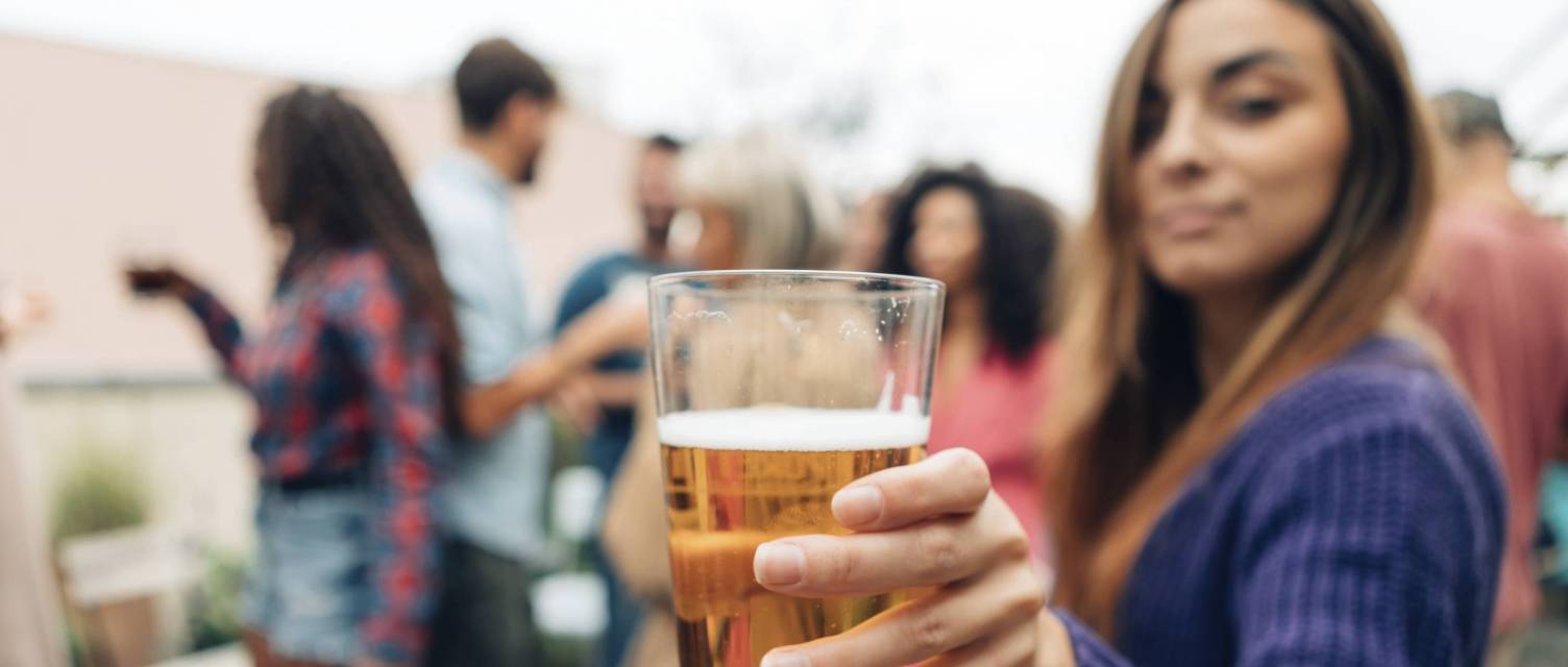 8 Non-Alcoholic Beers That Taste So Good, Your Friends Will Want To Drink Them